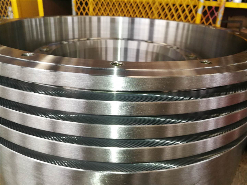 Chromium layer and pattern