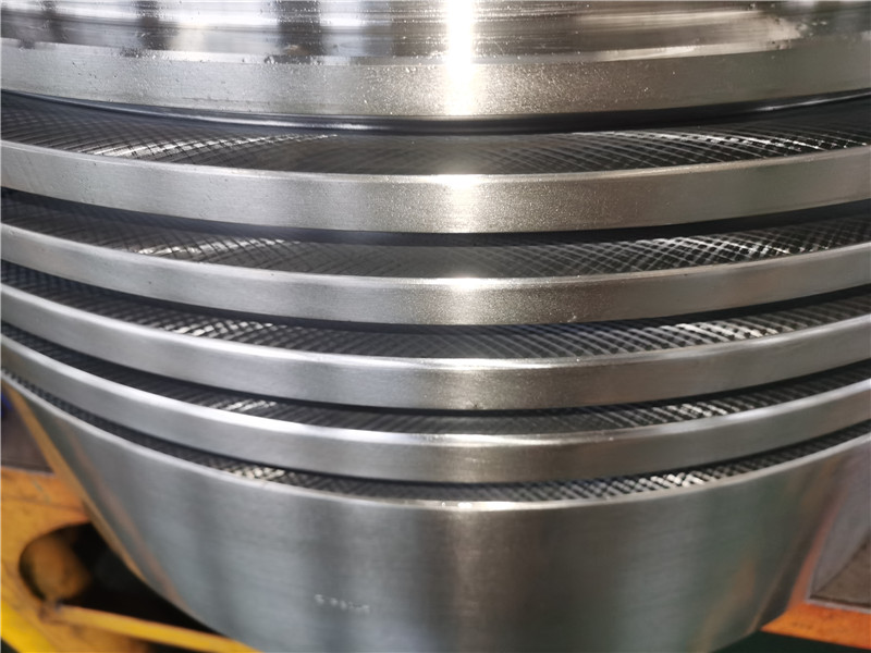 Chromium layer and pattern